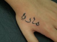 TATUAJE LETRAS RABES PEQUEAS