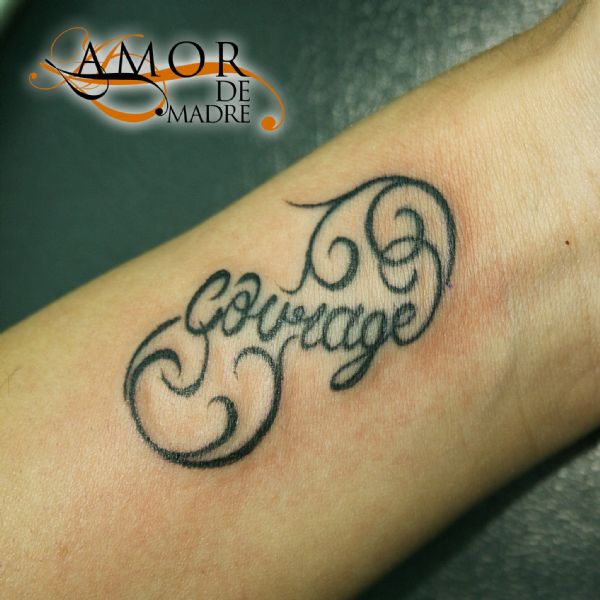 Infinito-infinity-courage-palabra-word-pequeño-little-tattoo-tatuaje-amor-de-madre-zamora