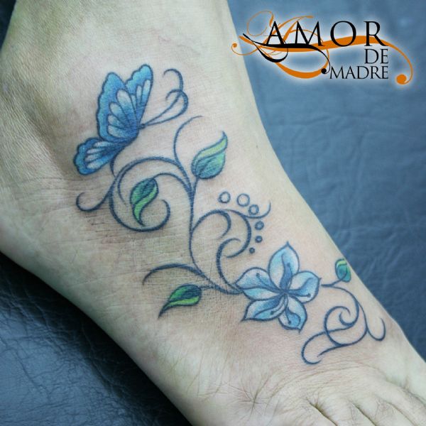Flor-flower-mariposa-butterfly-filigrana-pie-color-colortattoo-tattoo-tatuaje-amor-de-madre-zamora