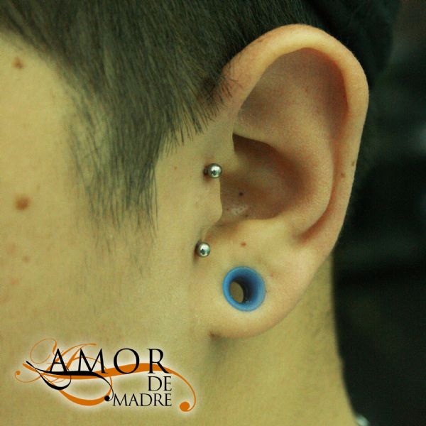 Piercing-dilatacion-oreja-ear-tattoo-tatuaje-amor-de-madre-zamora