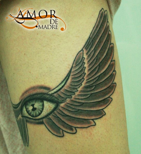 Ojo-eye-alas-wings-tattoo-tatuaje-amor-de-madre-zamora