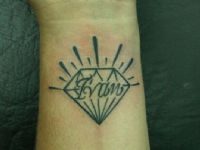 Ivan-nombre-name-diamante-diamond-tattoo-tatuaje-amor-de-madre-zamora