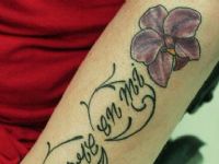 Siempre-en-mi-frase-phrase-flor-flower-filigrana-brazo-arm-tattoo-tatuaje-amor-de-madre-zamora
