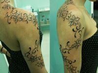Filigranas-flores-flowers-brazo-hombro-cuello-tattoo-tatuaje-amor-de-madre-zamora-mujer-women-chica-