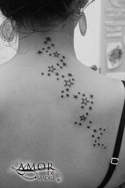 Estrella-stars-back-espalda-tattoo-tatuaje-amor-de-madre-zamora