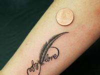 mini-pluma-feather-infinito-love-life-tattoo-tatuaje-amor-de-madre-zamora