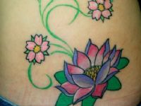 TATTOO TATUAJE FLORES LOTO FLOR DE LIS COLOR CEREZO COSTADO VIENTRE