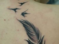 Pajaro-tattoo-tatuaje-amor-de-madre-zamora-ave-bird-abstract-mujer