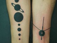 Planetas-satelite-sistema-solar-espacio-sonda-tattoo-tatuaje-amor-de-madre-zamora