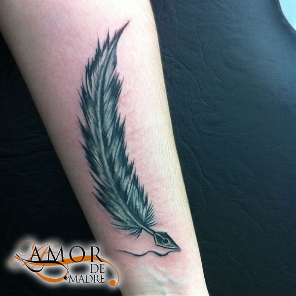 Pluma-feather-mini-tattoo-tatuaje-amor-de-madre-zamora