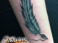 Pluma-feather-mini-tattoo-tatuaje-amor-de-madre-zamora