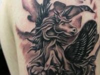 TATUAJE UNICORNIO ALADO