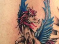 TATUAJE UNICORNIO COLOR ALADO