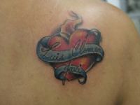 TATUAJE CORAZON CON NOMBRES