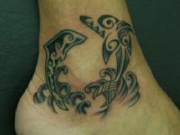 TATUAJE DELFINES MAORI POLINESIO TOBILLO
