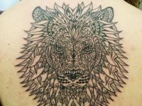 Leon-lion-espalda-back-animal-animal-lineas-lines-tattoo-tatuaje-amor-de-madre-zamora