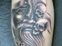 TATUAJE VIKINGO Y CALAVERAS