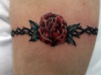 TATUAJE BRAZALETE DE ESPINOS CON ROSA