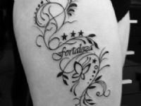 Fortaleza-palabra-word-letras-mariposa-butterfly-filigrana-enredadera-tattoo-tatuaje-amor-de-madre-z
