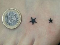 TATUAJE ESTRELLITAS PIE