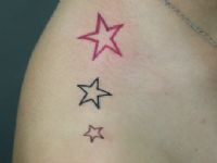 TATUAJE ESTRELLITAS CON COLOR