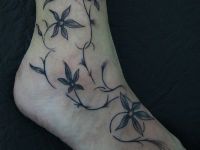 TATUAJE ENREDADERA DE HOJAS