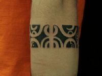 TATUAJE BRAZALETE MAORI ANTEBRAZO