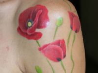 TATUAJE ENREDADERA DE AMAPOLAS I