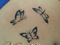 TATUAJE MARIPOSAS TRIBALES OMOPLATO