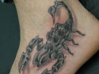 TATUAJE ESCORPION EN PIE