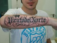 TATUAJE FRASE GOTICA CON ADORNOS ...