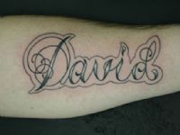 TATUAJE NOMBRE DAVID EN CALIGRAFIA EN ANTEBRAZO