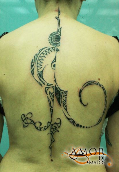 tattoo-tatuaje-amor-de-madre-zamora-maori-polinesio-espalda-back-freehand