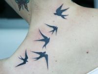 Pajaros-birds-espalda-back-mujer-woman-girl-chica-tattoo-tatuaje-amor-de-madre-zamora