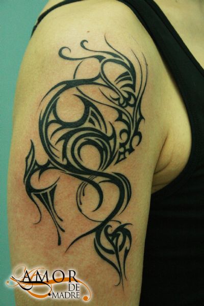 tattoo-tatuaje-amor-de-madre-zamora-tribal-brazo-arm-design