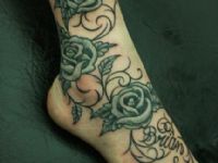 tattoo-tatuaje-amor-de-madre-zamora-flores-flowers-nombre-name-brian-filigrana-enredadera