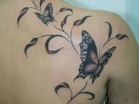 TATUAJE ENREDADERA Y MARIPOSAS ESPALDA