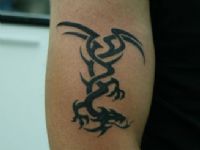 TATUAJE DRAGON TRIVAL ANTEBRAZO