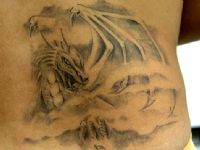 TATUAJE DRAGON ENTRE NUBES