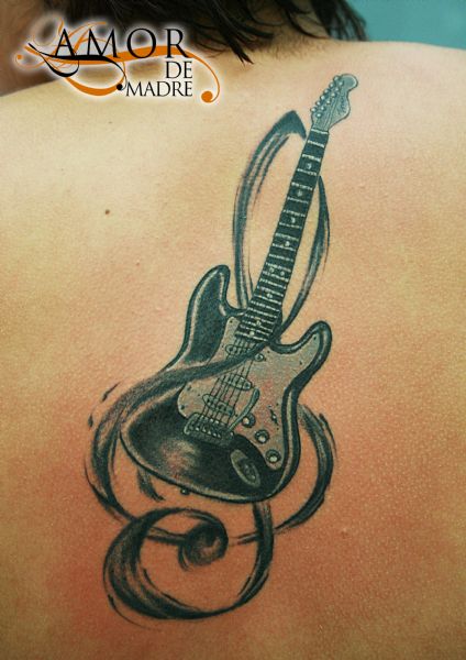 Guitar-guitarra-clave-sol-cloud-key-music-rock-tattoo-tatuaje-amor-de-madre-zamora-espalda-back