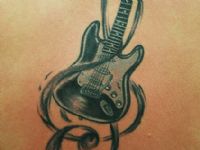 Guitar-guitarra-clave-sol-cloud-key-music-rock-tattoo-tatuaje-amor-de-madre-zamora-espalda-back