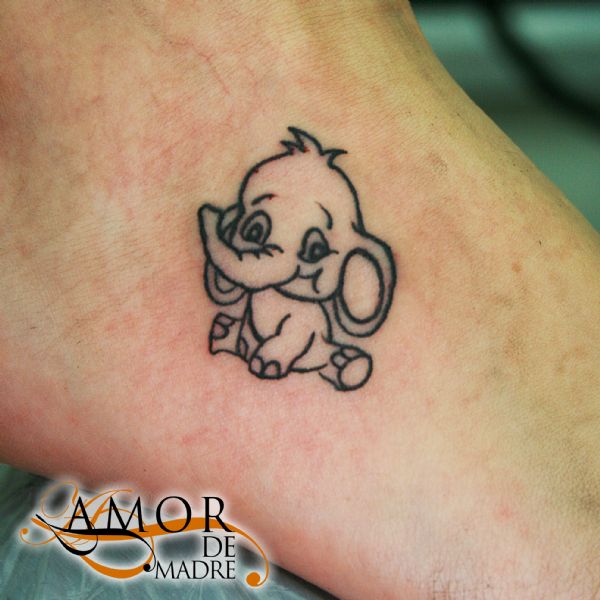 Elefante-pequeno-baby-elephant-tattoo-tatuaje-amor-de-madre-zamora-mujer-girl-pie-feet.jpg