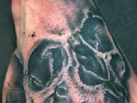 TATUAJE TATTOO CALAVERA MANO