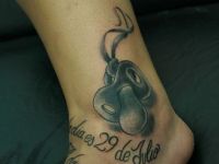 variados-chupete-pacifier-tattoo-tatuaje-letras-lettering-victor-name-nombre-black-white-grey-blanco
