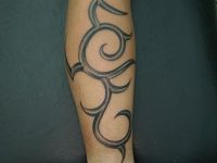 TATUAJE TRIBAL EN SOMBRAS