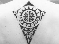 Maori-polinesio-back-espalda-personalizado-tattoo-tatuaje-amor-de-madre-zamora