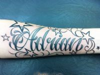 Nombre-name-adrian-estrellas-stars-filigranas-brazo-arm-tattoo-tatuaje-amor-de-madre-zamora