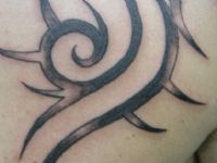 TATUAJE TRIBAL DETALLE DEL PECHO III