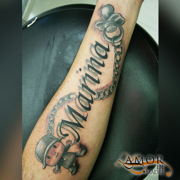 Nombre-name-marina-pocoyo-brazo-arm-chupete-tattoo-tatuaje-amor-de-madre-zamora