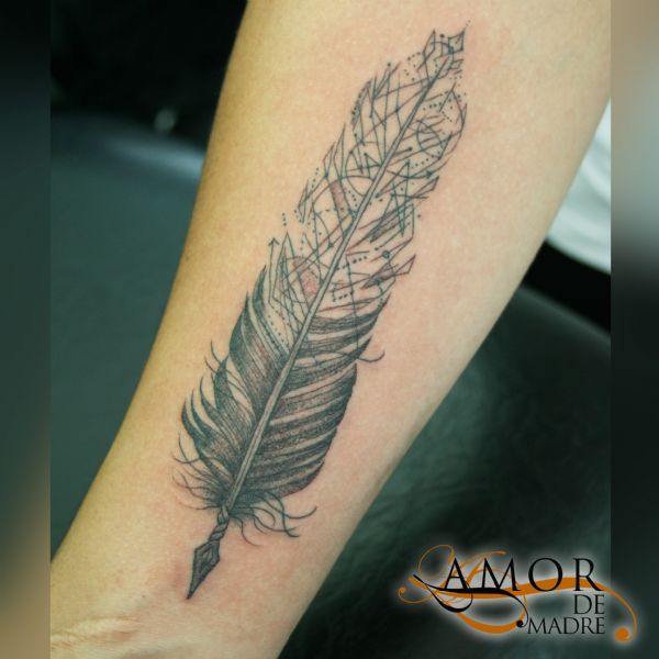 Pluma-feather-diseño-desing-personalizado-tattoo-tatuaje-amor-de-madre-zamora